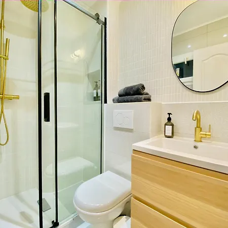 Newly Renovated With Balcony, Ac, Fiber Internet