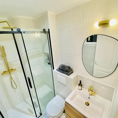 Apartmán Newly Renovated With Balcony, Ac, Fiber Internet